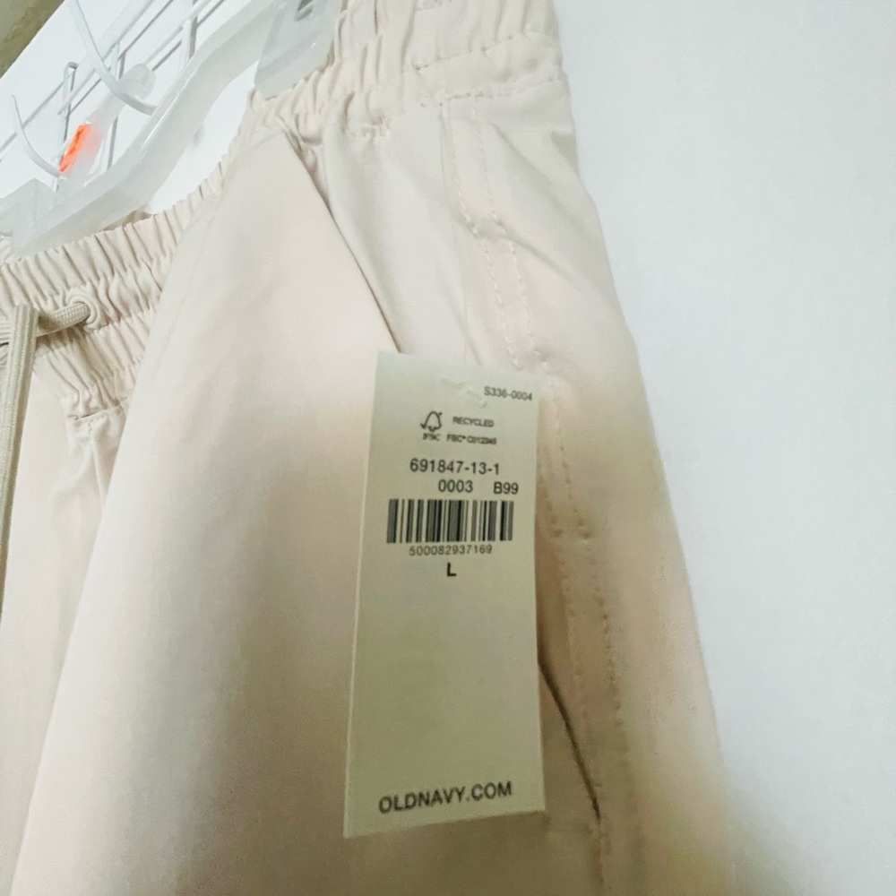 Old Navy Cream Cargo Pants - Picture 2 of 4